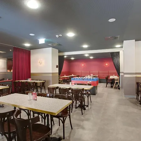 Meininger Center Hotell 3*