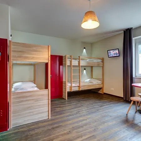 Отель Meininger Center 3*